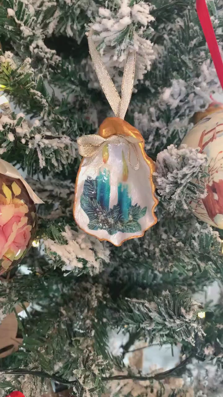 Retro Oyster Shell Christmas Bauble: Blue & Gold Kitsch Holiday Hanging Decor.